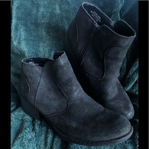 Born Black 9 M Ankle booties